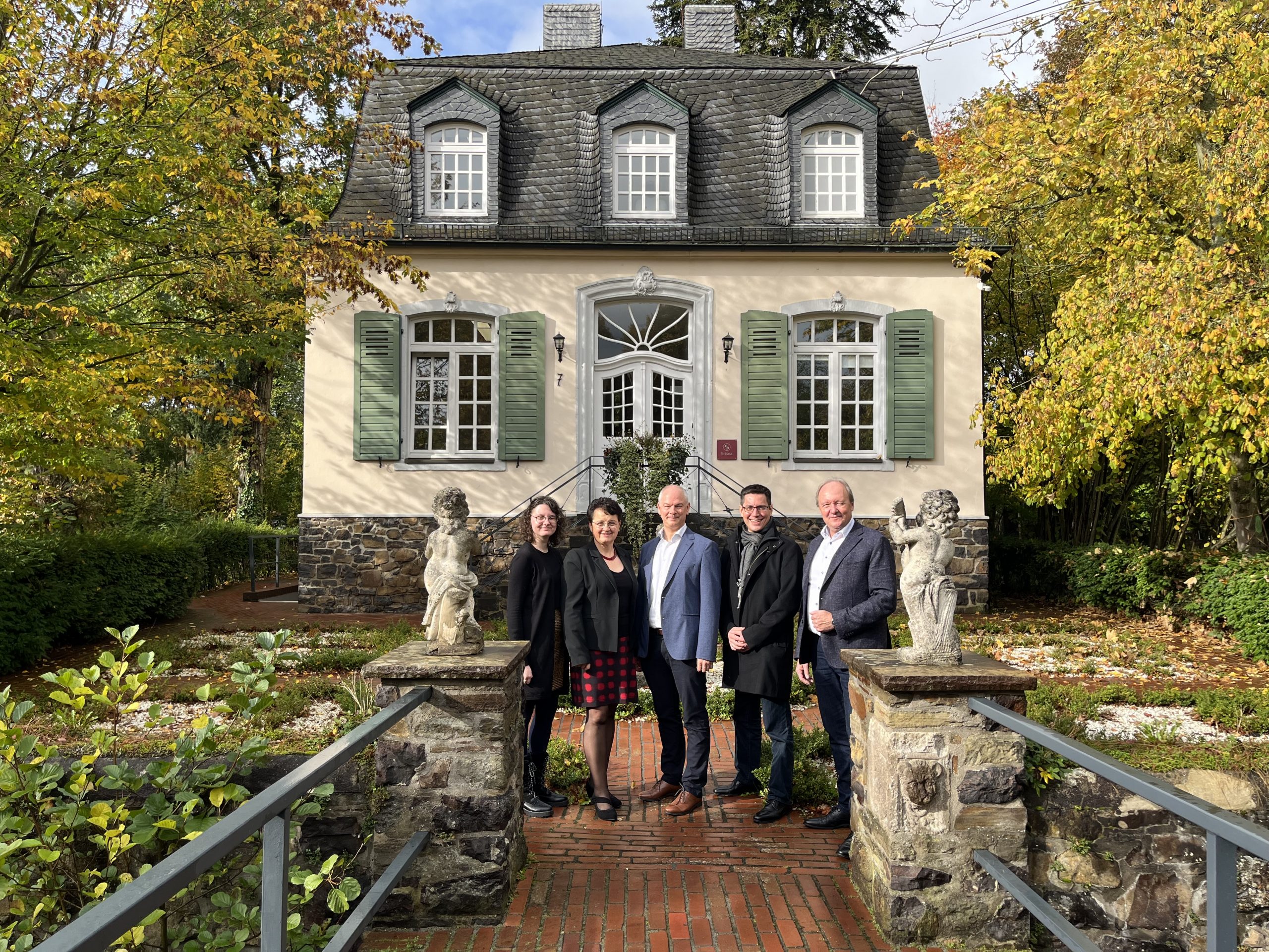 Vanessa Josch (Bitsea GmbH), Maria Kotulla (Bitsea GmbH), Kotulla (CEO at Bitsea GmbH), Dr. Max Leitterstorf (Mayor of Sankt Augustin) and Edgar Bastian (CEO at WFG Sankt Augustin mbH)